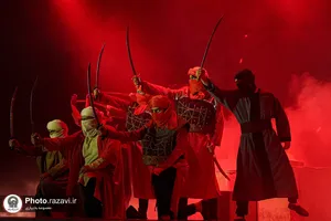 نمایش آئینی &laquo;رد پای خورشید؛ آشناترین غریب&raquo;