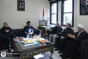 حضور خدام حرم مطهر رضوی در بیمارستان شیخ راغب حرب الجامعی لبنان