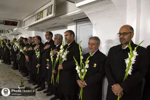 غباروبی مزار شهدای حرم مطهر رضوی