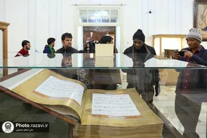 بازدید طلاب جامعه المصطفی از موزه آستان قدس رضوی