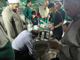 ۲۵۰۰ زائر در ساوه مهمان سفره رضوی شدند