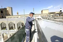 ترمیم ۲ هزار متر از قرنیز‌های بتنی سه صحن حرم مطهر رضوی