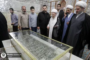 تشرف آیت&zwnj;الله جعفر سبحانی به حرم مطهر رضوی