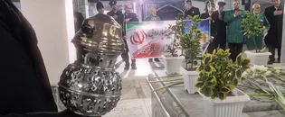 به مناسبت یوم الله دهه فجر و پیروزی شکوهمند انقلاب اسلامی، با حضور خدام بارگاه امام هشتم (علیه‌السلام) مراسم غبارروبی مزار شهدای مدفون بهشت ثامن حرم مطهر رضوی برگزار شد.