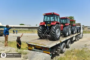 ورود اولین گروه از ماشین آلات کشاورزی جدید به مزرعه نمونه
