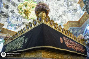آیین جاروکشی حرم حضرت معصومه(س) توسط خدام حرم مطهر رضوی