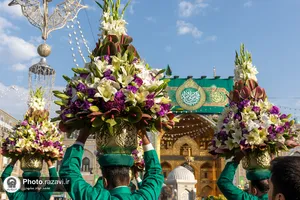 گل&zwnj;آرایی ضریح مطهر رضوی در آستانه ولادت امام رضا علیه&zwnj;السلام