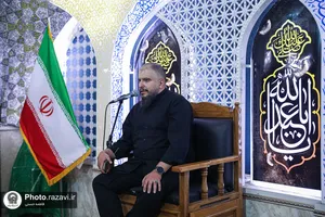عزاداری زائران انگلیسی زبان در حرم مطهر رضوی