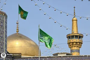 نصب کتیبه های مناسبتی دهه کرامت در حرم رضوی