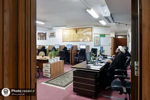 پاسخگویی تلفنی مدیر توسعه وقف و مشارکت های اجتماعی آستان قدس رضوی به مخاطبان سامانه ١٣٨
