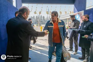استقبال از زائرین بارگاه منور رضوی در پایانه مسافری مشهد