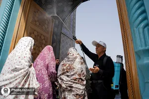 گلاب پاشی و عطر افشانی حرم مطهر رضوی