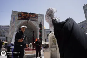 گلاب پاشی و عطر افشانی حرم مطهر رضوی