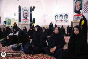 عزاداری زائران انگلیسی زبان در حرم مطهر رضوی