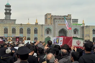 تشییع پیکر شهید حسین عشقی در حرم مطهر رضوی
