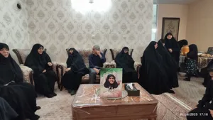 دیدار صمیمانه خادمیاران رضوی با خانواده شهیده فاطمه صالحی به مناسبت هفته خبرنگار/ عکس و فیلم