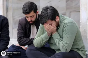 بهت و اندوه زائران حرم مطهر رضوی در لحظه اعلام خبر شهادت رئیس&zwnj;جمهور