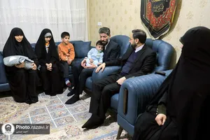 دیدار قائم&zwnj;مقام تولیت آستان قدس رضوی با خانواده دارای 8 فرزند