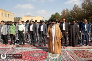 اقامه نماز جماعت دانش آموزان مدارس امام رضا(ع) به امامت آیت الله طباطبایی