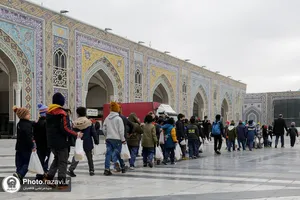 اهدا بسته&zwnj;های متبرک به دانش&zwnj;آموزان حاشیه شهر