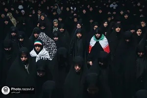 اقامه نماز بر پیکر مطهر رهبر شهید انقلاب در حرم مطهر رضوی