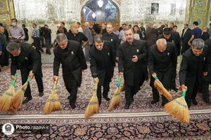 آیین جاروکشی خدام حرم مطهر رضوی
