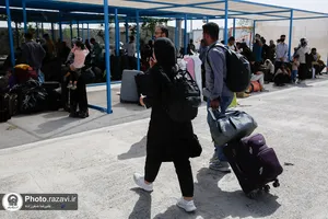 پذیرایی از مهاجران افغانستانی در مرز دوغارون