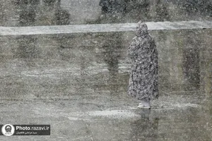بارش اولین برف پاییزی 1401 در حرم مطهر رضوی