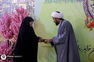 اهدای نشان خادمیاران خواهر رواق کودک