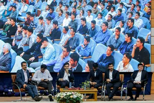 حضور دانش‌آموزان افتخارآفرین تیم ملی المپیاد هوش مصنوعی در دبیرستان و دانشگاه امام رضا علیه‌السلام