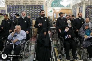 تشرف سالمندان و بیماران با صندلی چرخدار به روضه منوره رضوی