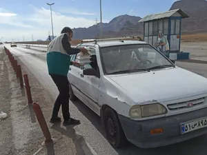 خدمت رسانی خادمیاران اردکانی از مسافرین نوروزی/ گزارش تصویری