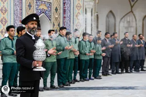 بدرقه فرش&zwnj;های اهدایی آستان قدس رضوی به حرم حضرت معصومه(سلام الله علیها)