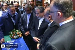 بازدید وزیر امور خارجه از نمایشگاه شرکت&zwnj;های دانش بنیان