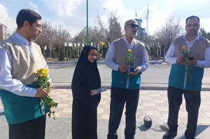 گلزار شهدای اراک با گلاب ناب رضوی معطر شد/ گزارش تصویری