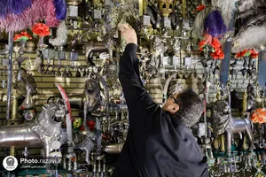 تنظیف علم شاه حسین در موزه آستان قدس رضوی