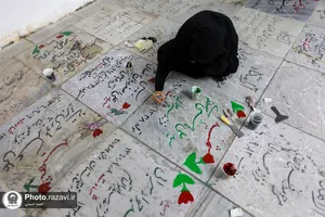 رنگ آمیزی قبور شهدای مدفون در بهشت ثامن&zwnj;الائمه حرم مطهر رضوی