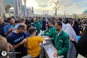 قرائت دعای پرفیض عرفه در حرم مطهر رضوی