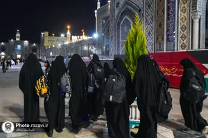 ورود معتکفین دختر نوجوان به حرم مطهر رضوی