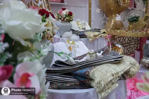 آئین تعویض سفره&zwnj;های عقد زوجین در حرم مطهر رضوی