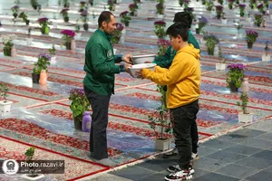 افطاری طرح ضیافت اکرام رضوی در حرم مطهر رضوی