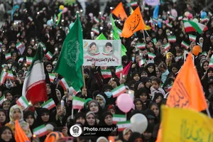 تجمع دختران انقلابی مشهد در عرصه میدان شهدا