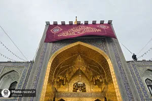 نصب کتیبه&zwnj;های نیمه شعبان در حرم مطهر رضوی