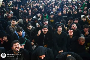 عزاداری زائران عراقی در حرم مطهر رضوی