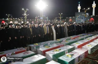 حرم امام رضا(ع)  میں ملکی سلامتی کے دفاع میں شہید ہونے والوں کی تشیع جنازہ
