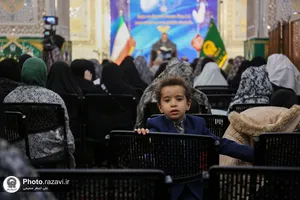 تشرف جمعی از زائرین غیر ایرانی به حرم مطهر رضوی