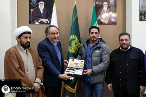 اهدای مدال قهرمانی کشتی به حرم مطهر رضوی
