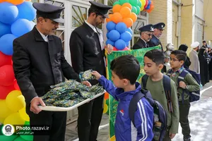 حضور دربانان حرم مطهر رضوی در مراسم آغاز سال تحصیلی مدارس بعثت