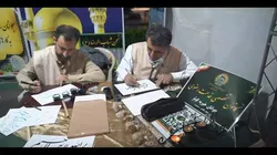 برپایی میزهای خدمت رضوی در گذر فرهنگی چهارباغ اصفهان همزمان با دهه کرامت/ فیلم