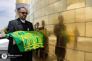 متبرک کردن پرچم کاروان&zwnj;های زیرسایه خورشید در آستانه دهه کرامت